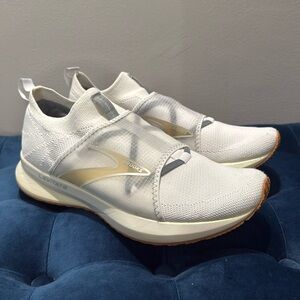 Brooks Levitate 4 Women's Running / Walking Shoes White Athletic Sneakers Size 8